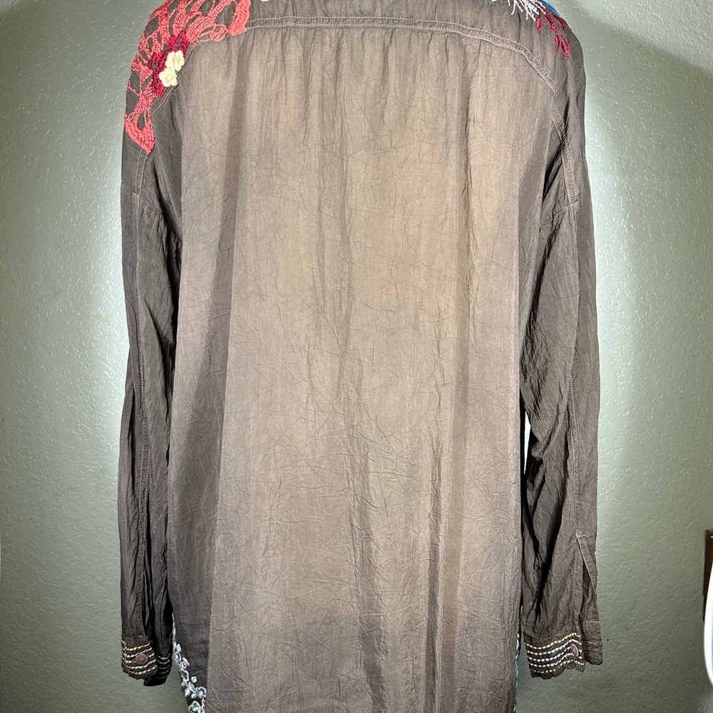 Johnny Was Audrey Oversized Cowgirl Button Up in Dusty Mocha Japanese Rayon NWT - Picture 8 of 13